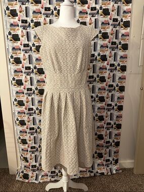 Jones Wear Cream Lace Midi Dress